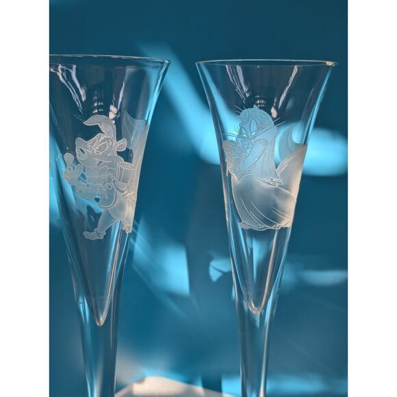 Pepe Le Pew and Penelope Crystal Art Limited Edition Champagne Toasting Flutes - Picture 1 of 6